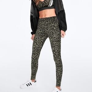 Victoria's Secret Pink Ultimate leggings camo S